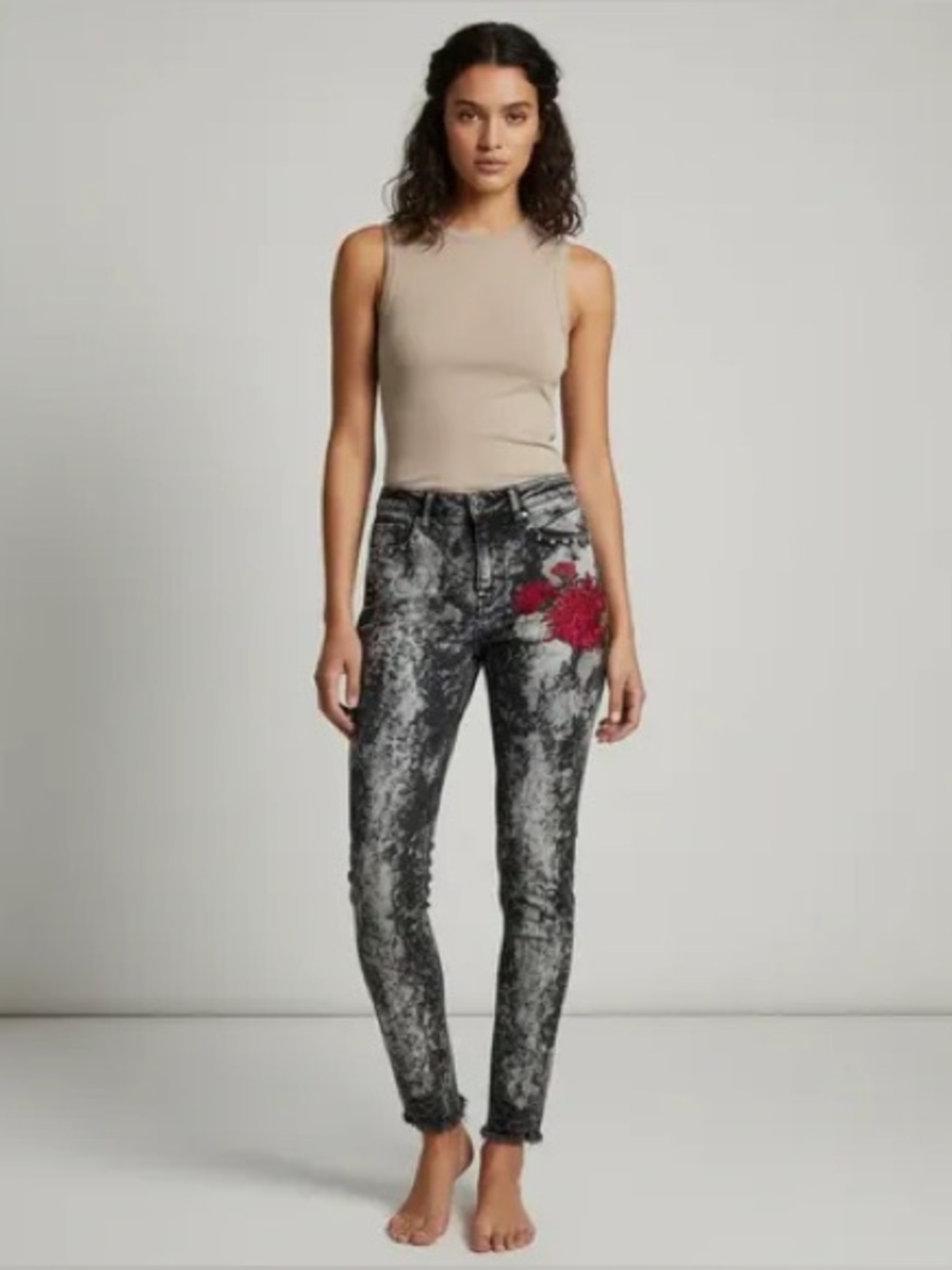 NWOT Edgy Zara Bleach Distressed Skinny Jeans